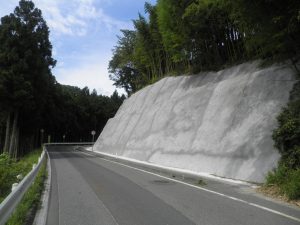 一般県道長坂束稲前沢線西本町地区道路災害防除工事