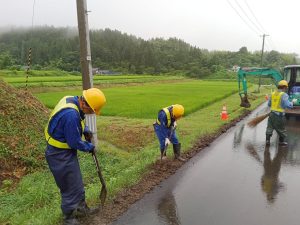 一般県道前沢東山線紙生里地区道路舗装補修工事（施工中）